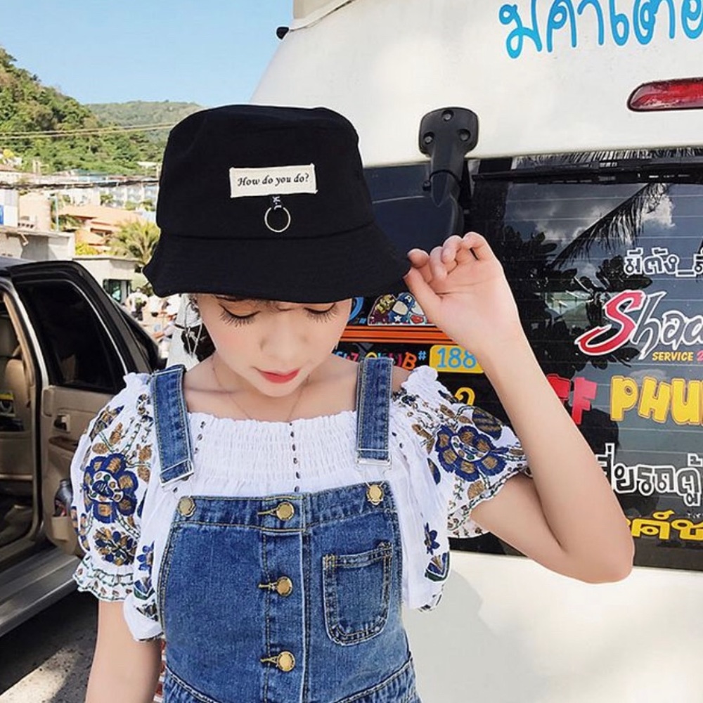 Black bucket hat